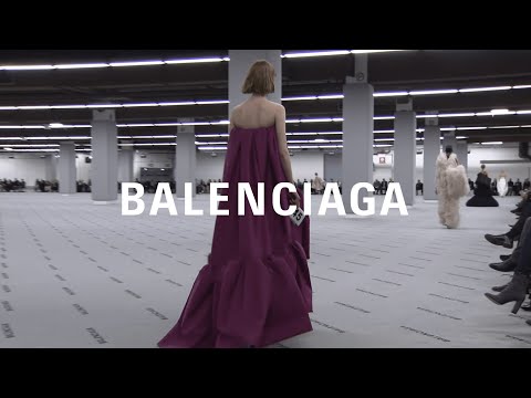 Balenciaga Women Winter 17 Collection
