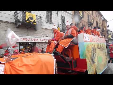 Schieramento carri da getto - 1 di  8 - Carnevale Ivrea 2014