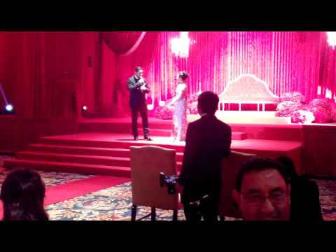 Harry Aziz Duet With Rossa (Salahkah)