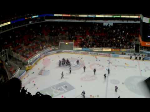TPS - Lukko (2010-04-03): Rantalelut kentälle