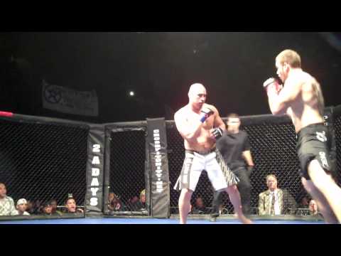 IXFA Feb 2011  - Ike Villanueva vs Lex Pappas