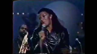 Solid Gold (Season 2 / 1981) Natalie Cole - &quot;These Eyes&quot;