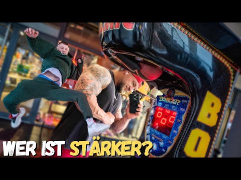 MMA Fighter vs Bodybuilder am Boxautomat!🥊