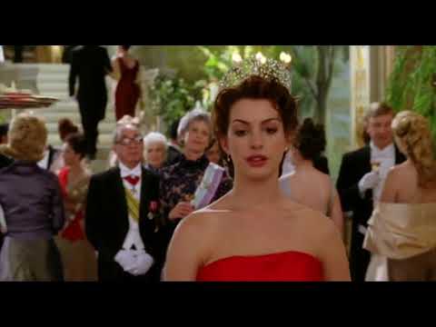 Trailer still: Mia Thermopolis returns to Genovia as a royal parade rolls past the palace