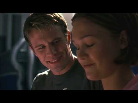 The Prince & Me trailer still with Julia Stiles and Luke Mably on campus