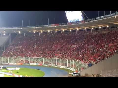 "Hinchada de INDEPENDIENTE en el Mario Alberto Kempes" Barra: La Barra del Rojo • Club: Independiente