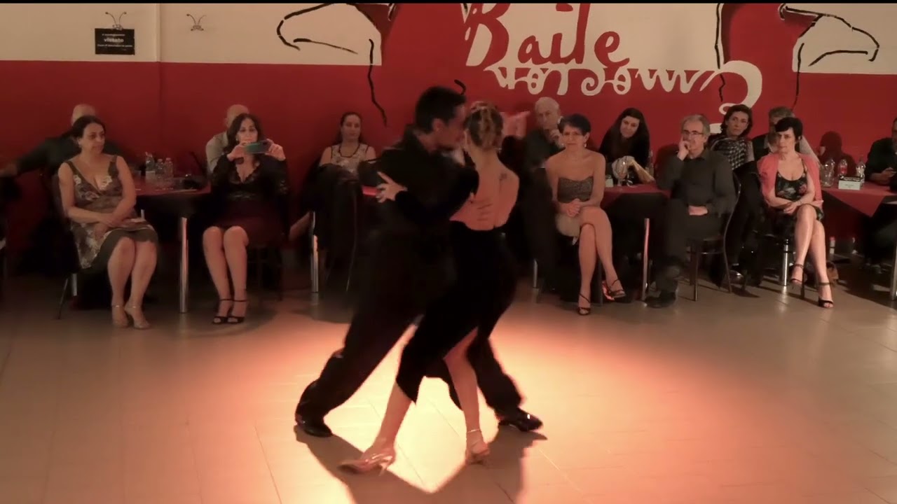 Video thumbnail for Eloy Souto e Soledad Larretapia - Corrientes y Esmeralda