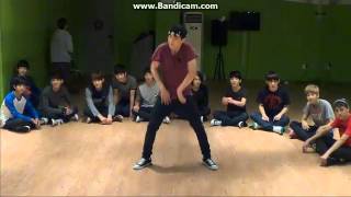 Download lagu 130927 SEVENTEEN GUERILLA BROADCAST - Soonyoung vs Jihoon Love More (Chris Brown) Dance Battle mp3