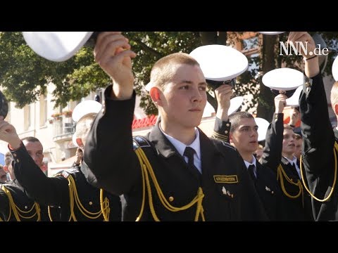 Hanse Sail 2019: internationale Crewparade