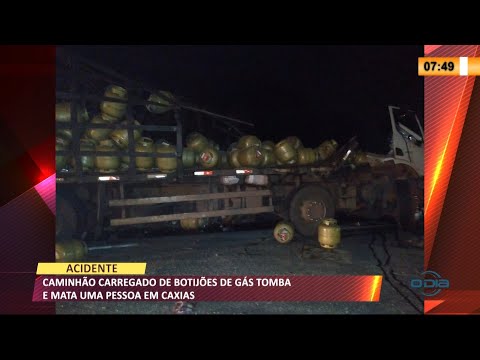 Caminhão com botijões de gás tomba e mata uma pessoa em Caxias 31 03 2021