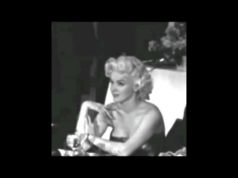 Footage of Marilyn Monroe At Event 1955 - It Doesn't Matter What You Look Like (Interview)