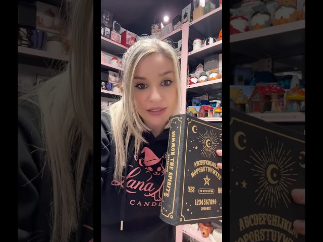 Vídeo relacionado con Libro de hechizos mágicos: 160 registros de hechizos reglamentados y más cuaderno de tapa blanda/diario grande Pentáculo (regalos mágicos) (verde)