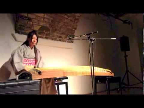 響流 (Kouru) by Chieko Mori at Alte Schmiede in Wien ２１弦琴演奏
