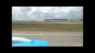 preview picture of video 'Uzbekistan Airways B757 : Kuala Lumpur (KUL) - Tashkent (TAS) Take Off & Landing'