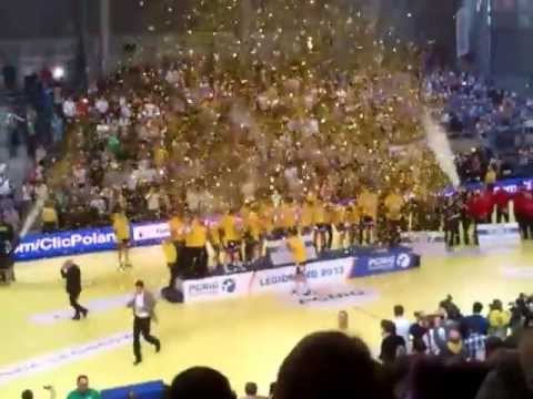 Handball.pl: dekoracja triumfatora PP - Vive Targi Kielce