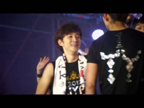 [FANCAM] 120804 JYP Nation in Korea - Junho & Seulong vs. Taecyeon