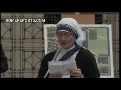 Papa en hogar de pobres