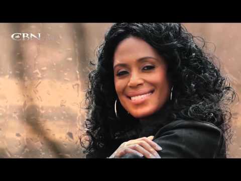 700 Club Interactive: Through a Man’s Eyes – October 9, 2015