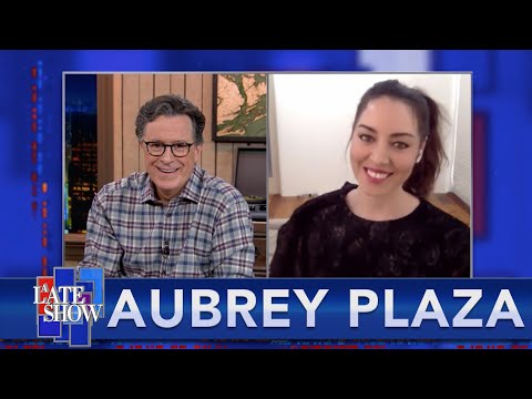 奧布里-帕拉茲希望她在《最幸福的季節》中的角色最後也能和克里斯汀-斯圖爾特在一起。 (Aubrey Plaza Wanted Her Character In "Happiest Season" To End Up With Kristen Stewart, Too)