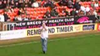 preview picture of video 'Aberdeen fan on the pitch at Dundee Utd'