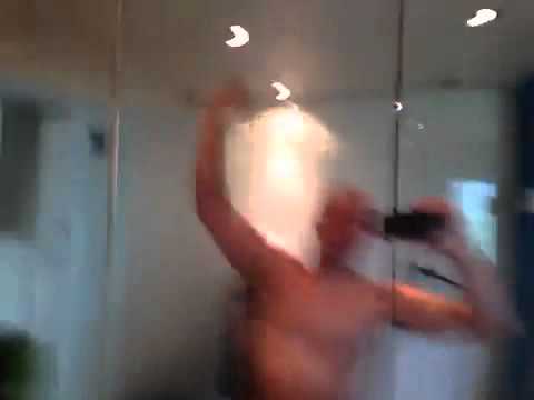 Oilsjt carnaval, okapi-fan gaat uit zen dak ;)