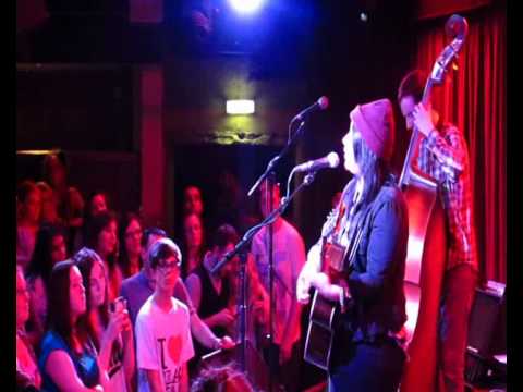 Lucy Spraggan - Mountains (live @ The Borderline, London 1/5/13)