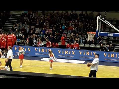 2016-12-17 Cheerleaders of "Leuven Bears" basketbal team