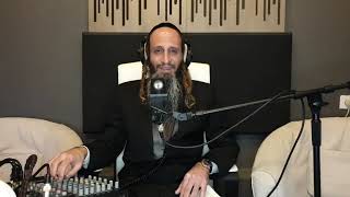 הרב מאור קריו    מדברים מרבי נחמן מברסלב   מדלג על ההרים (הרב מאור קריו) - התמונה מוצגת ישירות מתוך אתר האינטרנט יוטיוב. זכויות היוצרים בתמונה שייכות ליוצרה. קישור קרדיט למקור התוכן נמצא בתוך דף הסרטון