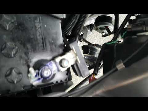 How to Replace a Front Turn Signal Lamp on a 2011-2017 Nissan Quest