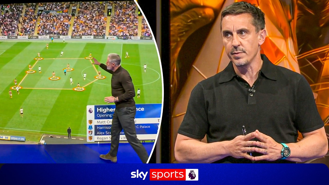 "I don't know what Luke is doing?!" 😤 | Carra and Nev analyse Man Utd's 2-0 defeat to Hull City