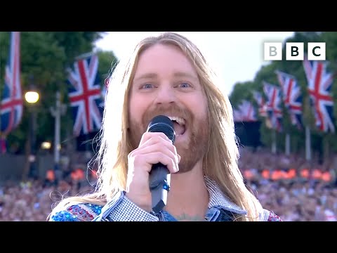 Sam Ryder performs SPACE MAN at the Queen's Platinum Party at the Palace - BBC