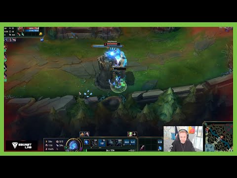 Rekkles hides behind tower