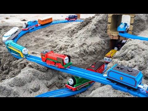 Thomas & Japanese train Plarail ☆ Had fun playing with friends at the beach and in the garden!
