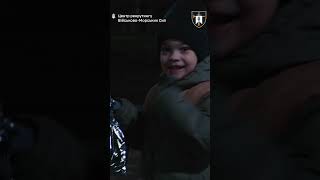 У Миколаєві морпіхи на вулицях роздавали дітям солодкі подарунки (відео)