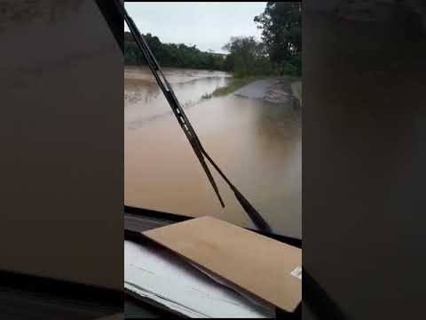 Rio Butiá começa a represar e invade VRS 817, sentido Campos Borges / Espumoso