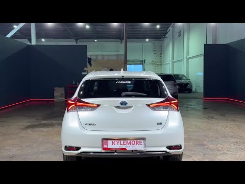 Toyota Auris 1.8 AUTOMATIC HYBRID - ALLOY WHEELS - - Image 2