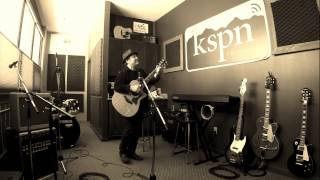 Martin Sexton Performs "Do It Daily" KSPN Kitchen Concerts