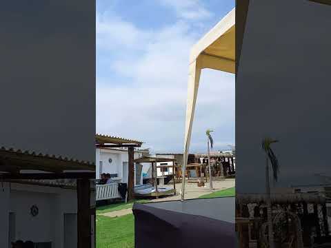 los picos en playa villamil  divertido