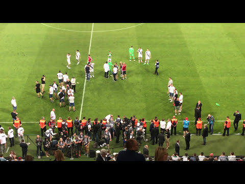 Nerwówka i wielka radość. Legia cieszy się z mistrzostwa po ogłoszeniu wyniku meczu Jagiellonii