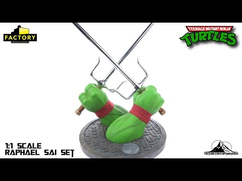 Factory Entertainment Teenage Mutant Ninja Turtles Raphael Sai Prop Replica