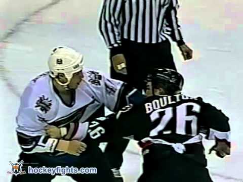 Eric Boulton vs Alex Henry
