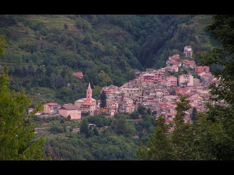 Cosio d'Arroscia e i suoi caruggi