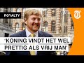 ‘Iedereen lacht om deze typische grap van de koning’