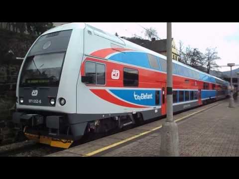 Odjezd vlaku Os 6915 (ČD 471.052) - Dolní Zálezly, 11. 4. 2013