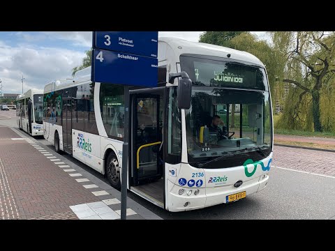 EBS bus 2136 BYD vertrekt als lijn 4 naar Schalkhaar vanaf station Deventer.