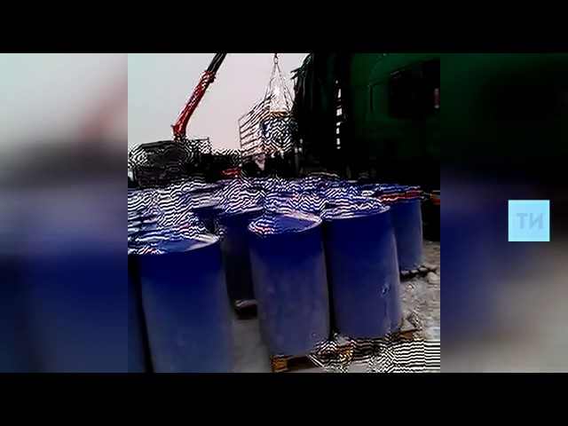 Видео: в Татарстане перевернулся большегруз с опаснейшими химикатами