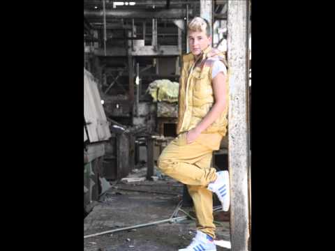 Mc Qendro - OUTRO 2013