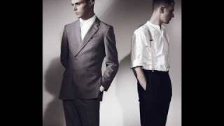 Hurts - Sunday + lyrics