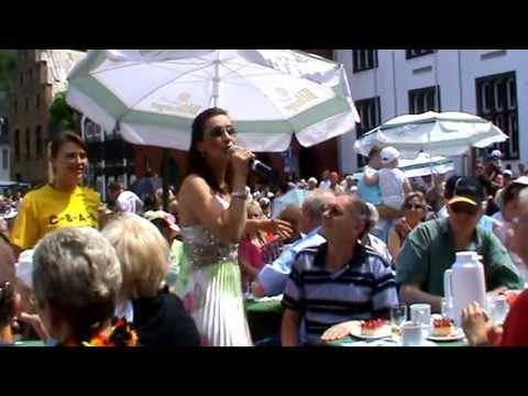 Géraldine Olivier - Champagner für's ganze Lokal