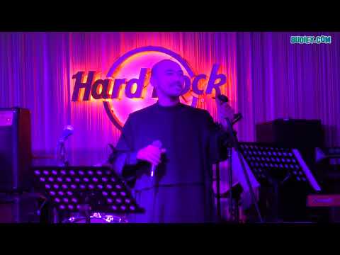 Kaer Nyanyi HANYA MEMUJI di Showcase Amylea x Kaer - Hard Rock Cafe